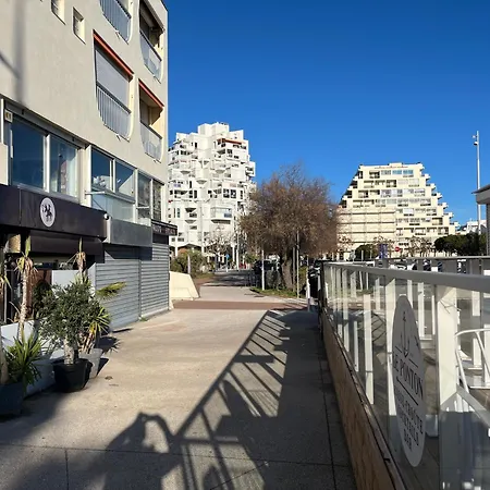 50 M Du Port Et 200 M De La *