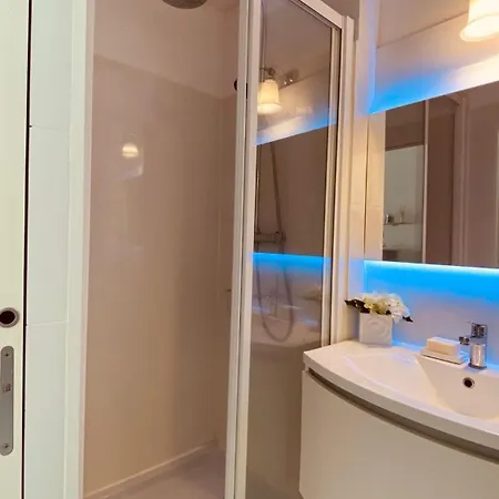 50 M Du Port Et 200 M De La Apartment *